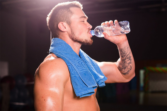 Можно ли запивать еду водой?